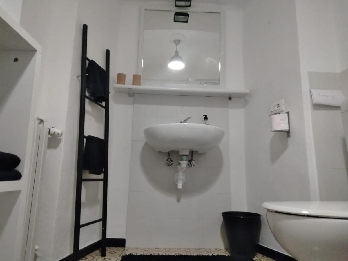Virginias B&B Savona Bagian luar foto